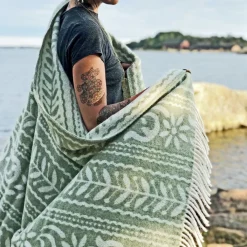 Ullplädar<Kerstin Landström Design Anno grön ullpläd 130x180cm - en klassisk ullpläd för hemmets alla rum