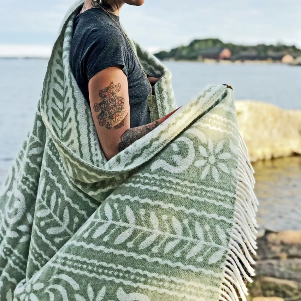 Ullplädar<Kerstin Landström Design Anno grön ullpläd 130x180cm - en klassisk ullpläd för hemmets alla rum