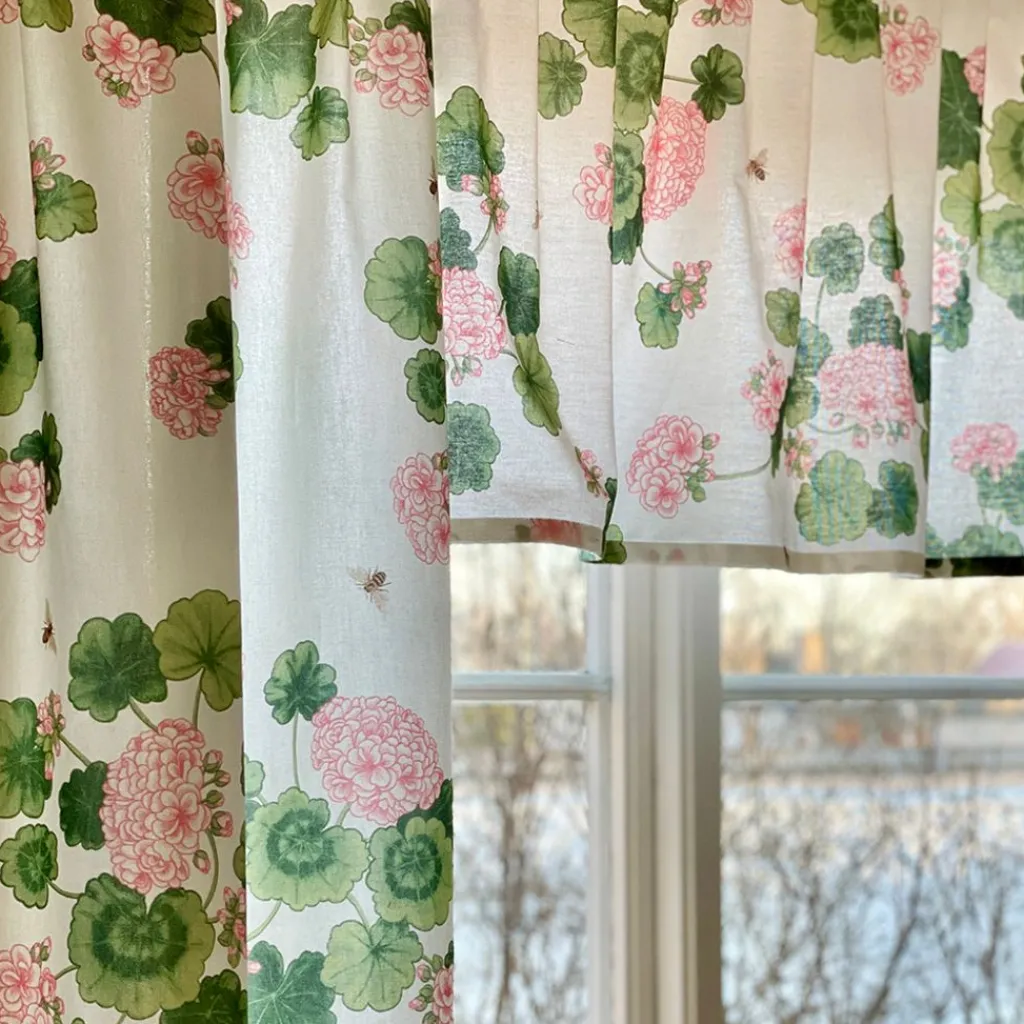 Gardinkappor Mönstrade<Arvidssons textil Astrid Rosa Gardinkappa Metervara med Pelargoner