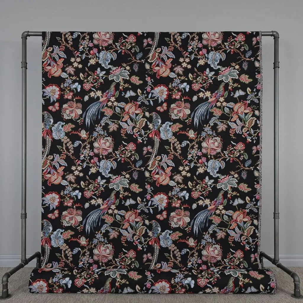 Blommiga Möbeltyger|Mönstrade Möbeltyger<Nordisk Textil Bailey svart gobeläng