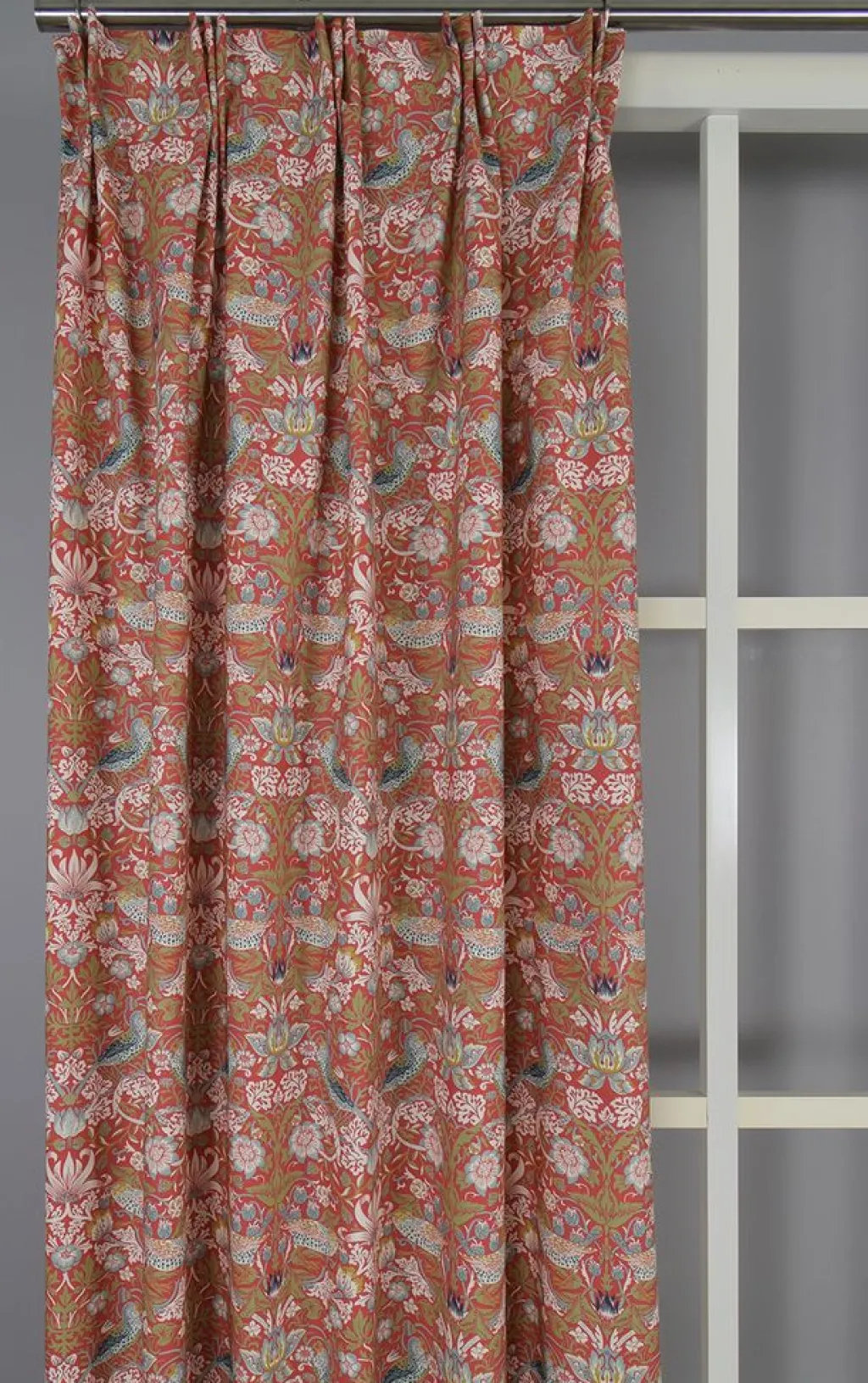 Gardiner Mönstrade<Nordisk Textil Beautiful birds röd gardiner