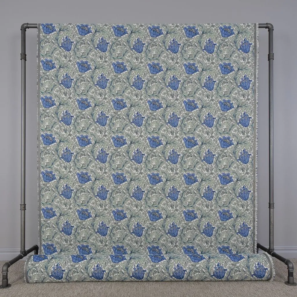 Blommiga Möbeltyger|Mönstrade Möbeltyger< Blue anemone möbeltyg