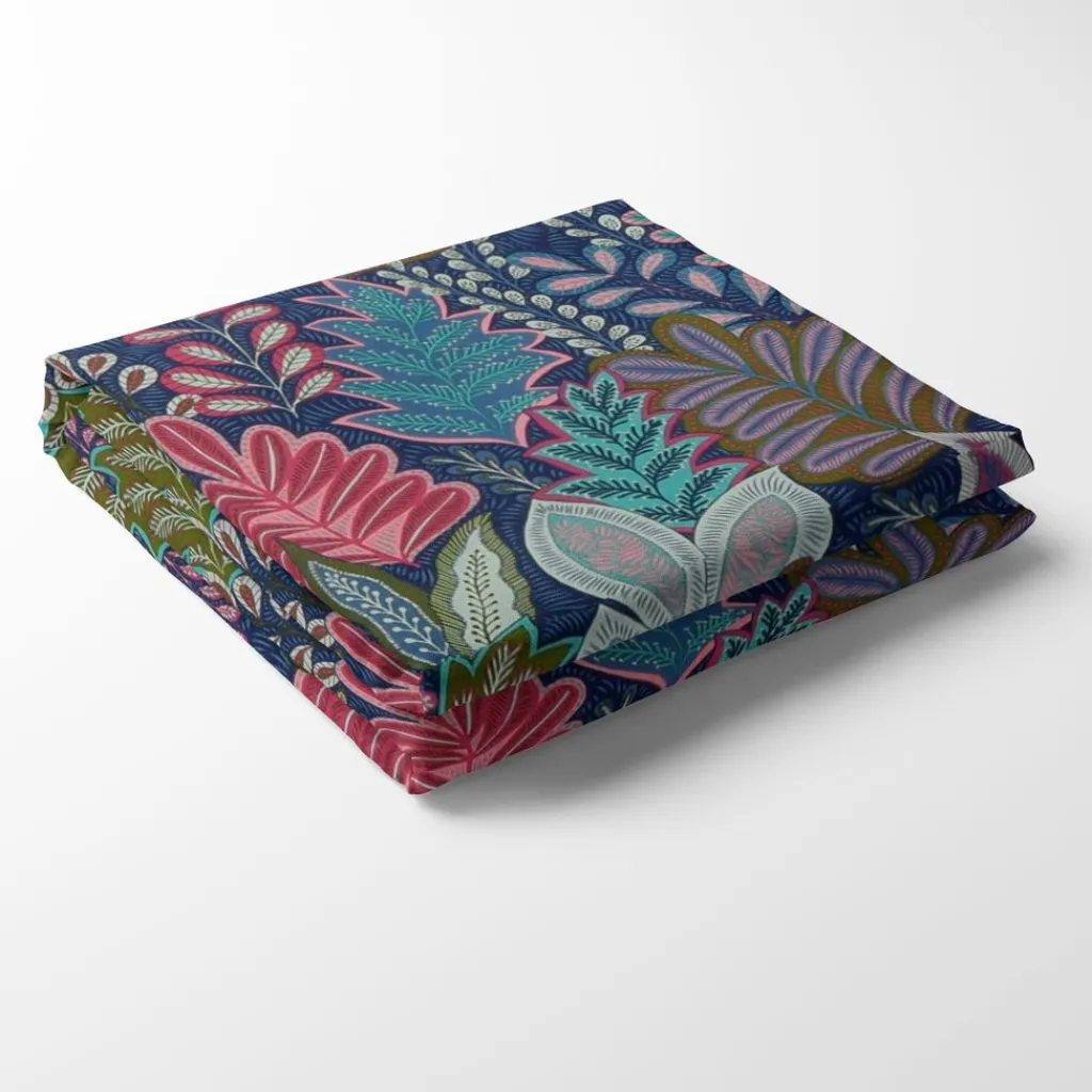 Bordsduk<Nordisk Textil Botanic Arty bordsduk - med detaljrikt växtmotiv