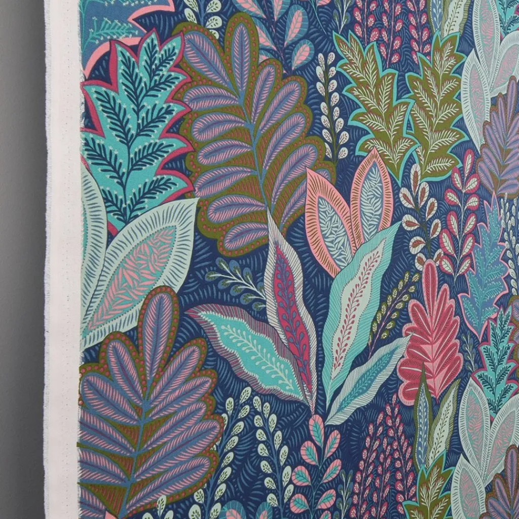 Arts & Crafts Tyger|Gardintyger Mönstrade< Botanic Arty tyg - färgstarkt och med djup och karaktär