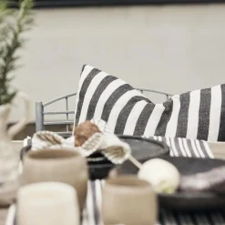 Mönstrade Kuddfodral<Jakobsdals Cruella stripe svart kuddfodral