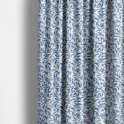 Gardiner Mönstrade<Nordisk Textil Ester blå gardiner med tidlöst bladmönster