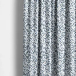Gardiner Mönstrade<Nordisk Textil Ester duvblå gardiner med tidlöst bladmönster