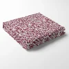 Juldukar|Bordsduk<Nordisk Textil Ester vinröd bordsduk med tidlöst bladmönster