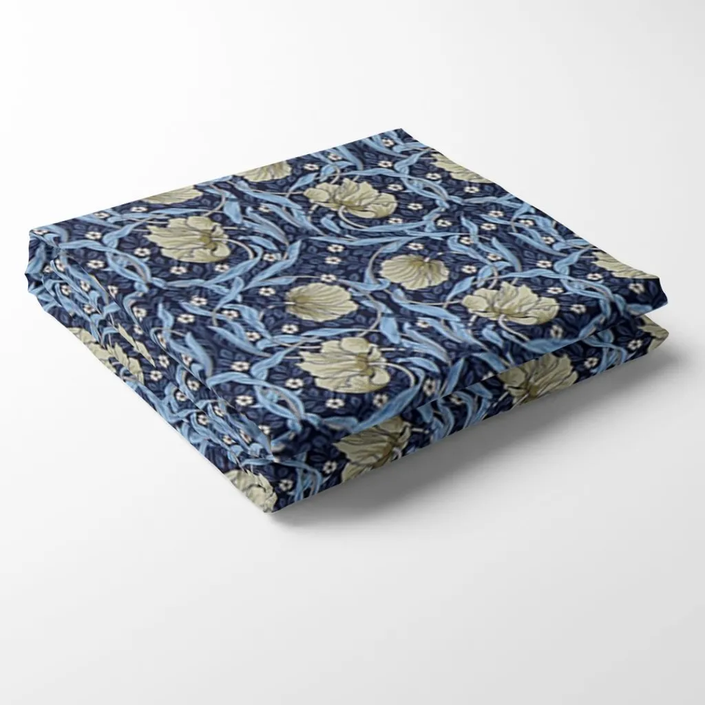 Bordsduk<Nordisk Textil Grace blå bordsduk - Klassisk blommig Arts and Crafts design
