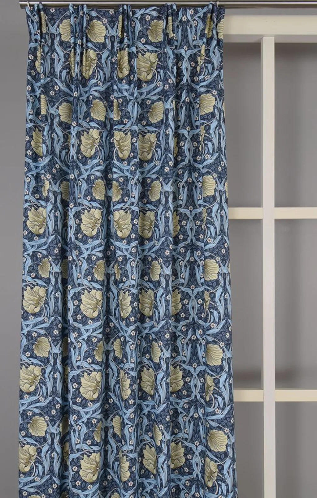 Gardiner Mönstrade<Nordisk Textil Grace blå gardiner - Klassisk blommig Arts and Crafts design