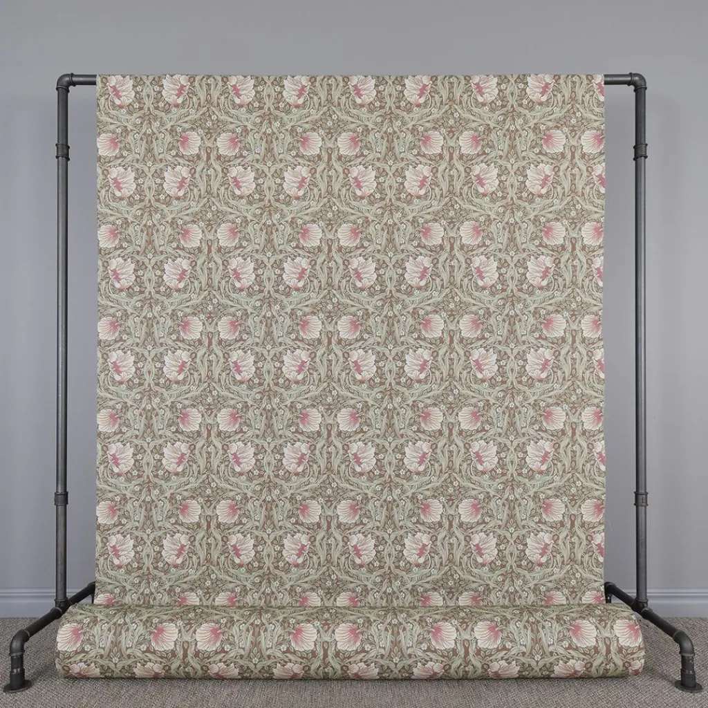 Arts & Crafts Tyger|Gardintyger Mönstrade<Nordisk Textil Grace brun tyg - Klassisk blommig Arts and Crafts design