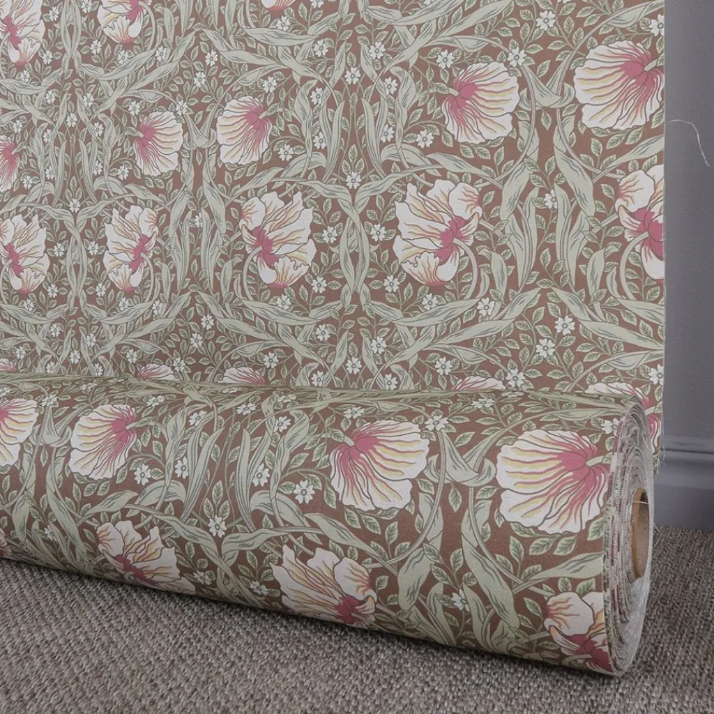 Arts & Crafts Tyger|Gardintyger Mönstrade<Nordisk Textil Grace brun tyg - Klassisk blommig Arts and Crafts design