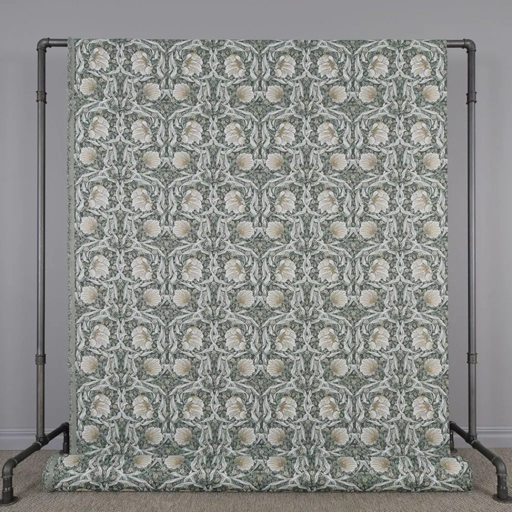 Arts & Crafts Tyger|Mönstrade Möbeltyger<Nordisk Textil Grace grön gobeläng - Klassisk blommig Arts and Crafts design