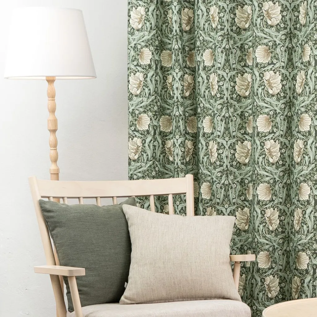Arts & Crafts Tyger|Gardintyger Mönstrade< Grace grön tyg - Klassisk blommig Arts and Crafts design