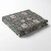 Bordsduk<Nordisk Textil Grace svart bordsduk - Klassisk blommig Arts and Crafts design