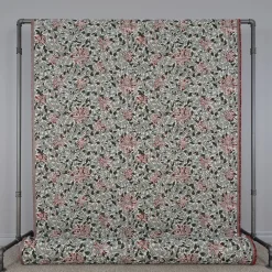 Blommiga Möbeltyger|Mönstrade Möbeltyger< Honeysuckle möbeltyg