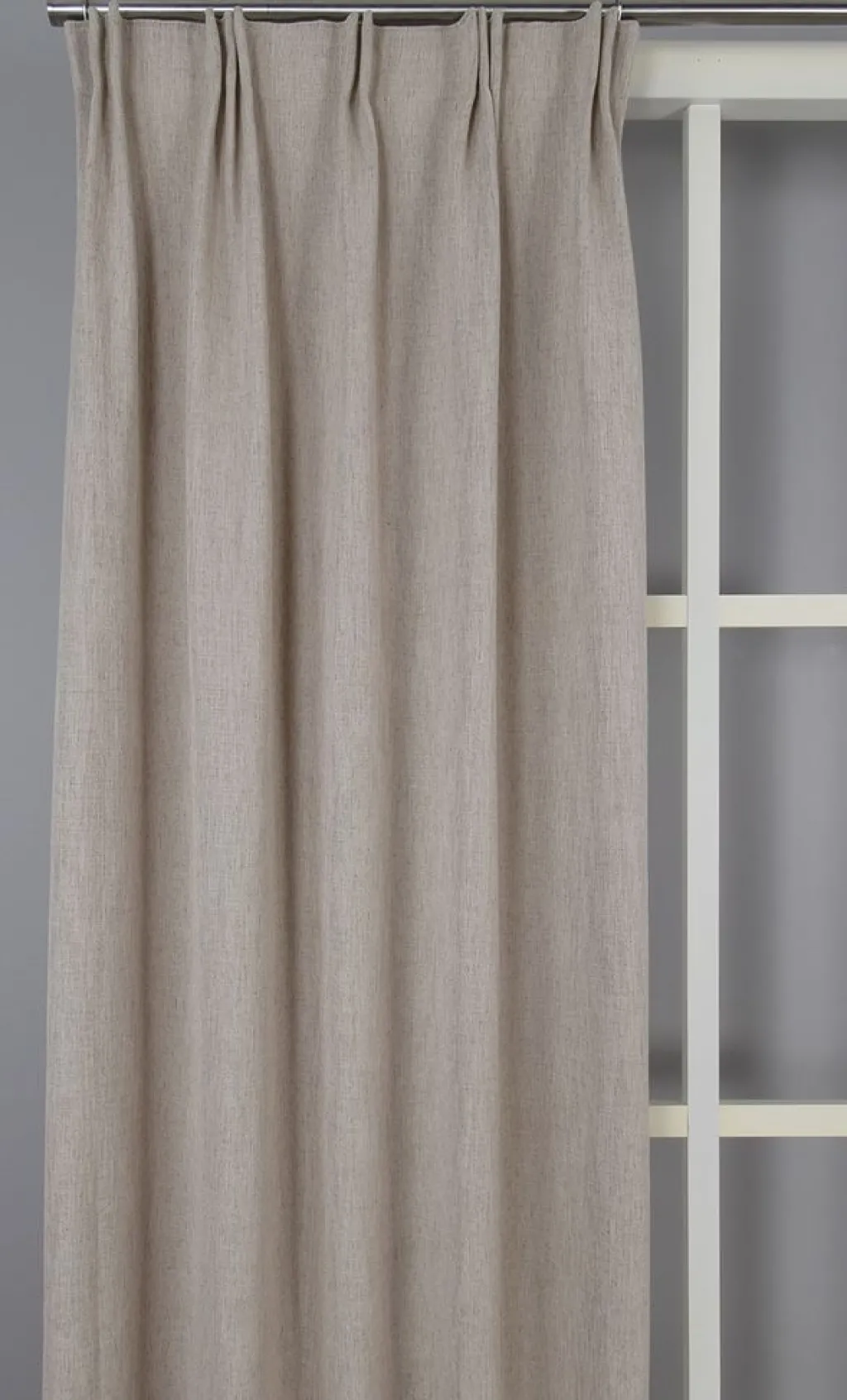 Gardiner Enfärgade< James linne gardiner – Modern linne-look med lyxigt fall