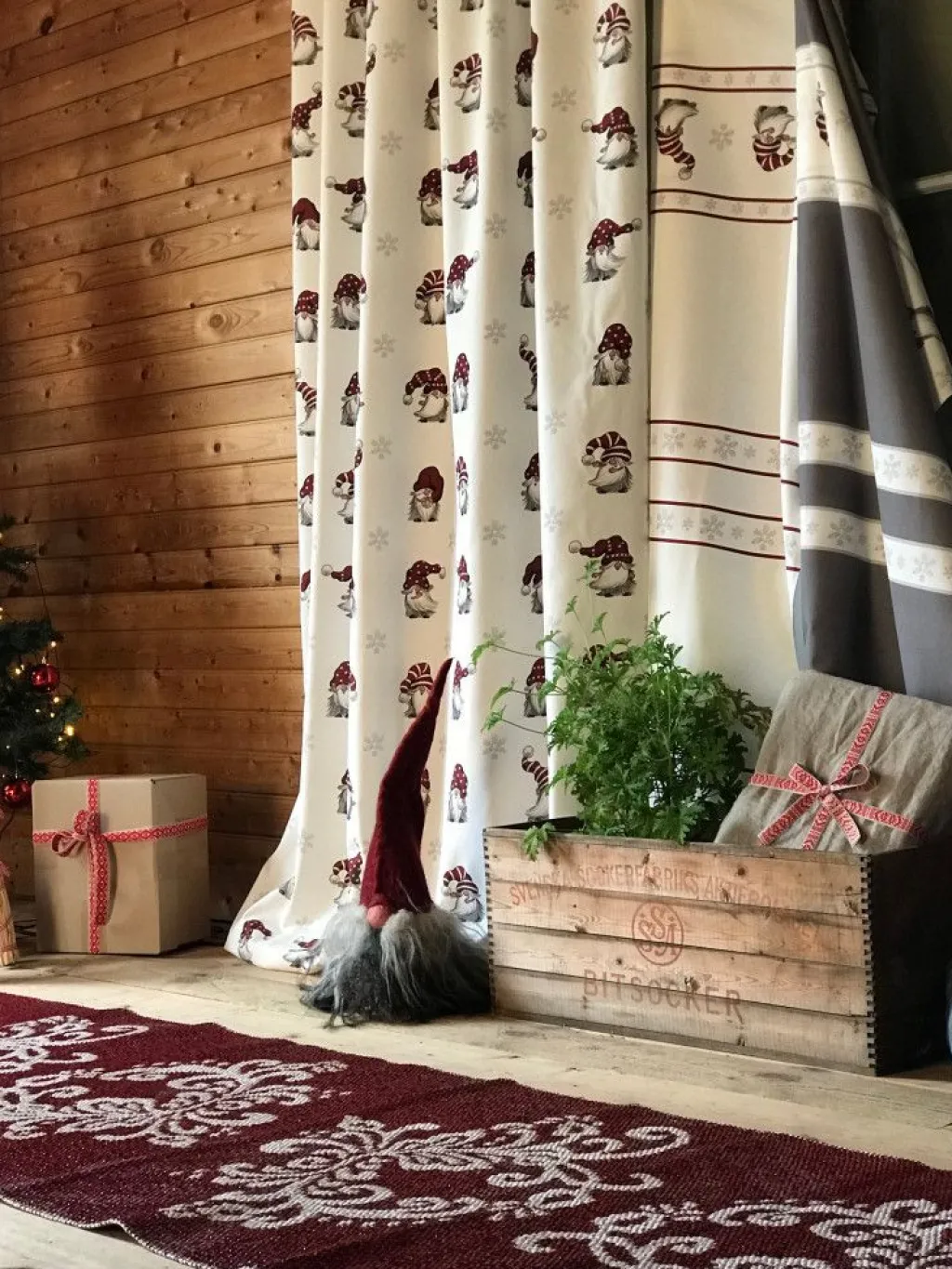 Gardintyger Mönstrade|Arvidssons Textil<Arvidssons textil Julian och co bård grå tyg