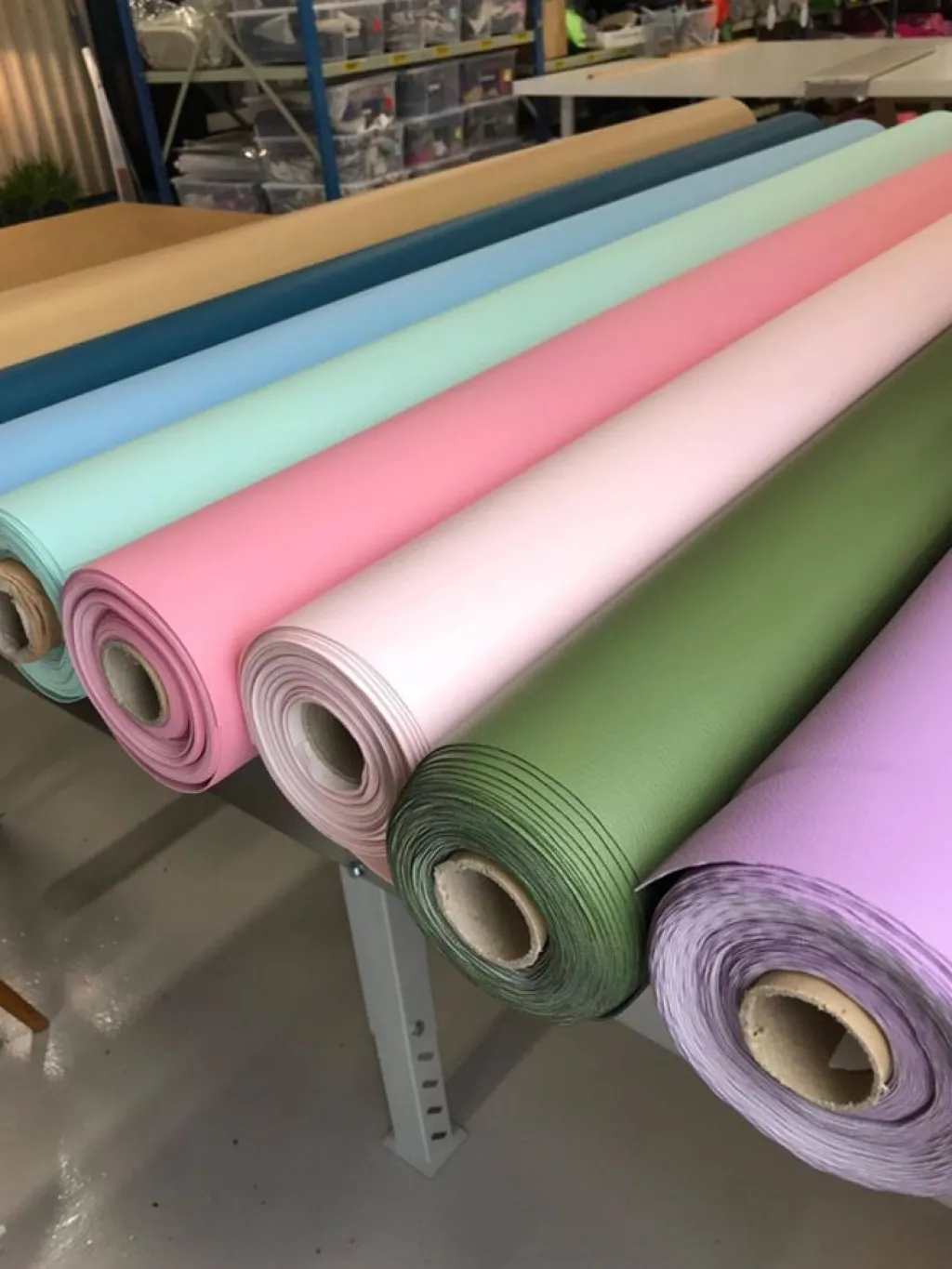 Enfärgade Fuskskinn<Nordisk Textil Karia armegrön fuskskinn