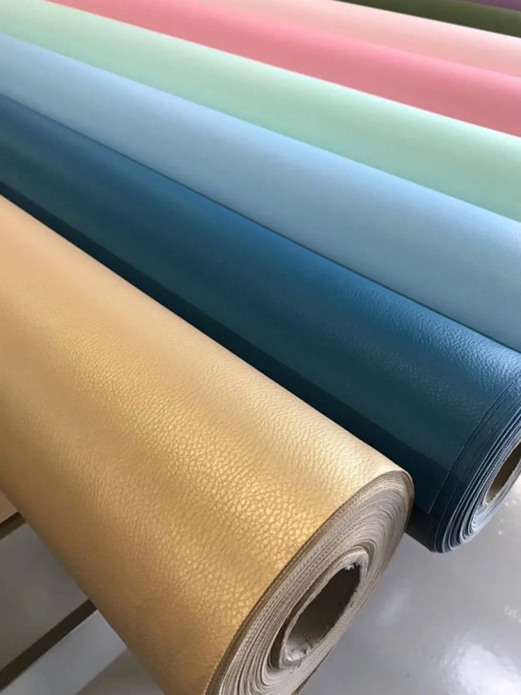 Enfärgade Fuskskinn<Nordisk Textil Karia guld fuskskinn
