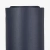 Enfärgade Fuskskinn<Nordisk Textil Karia marin fuskskinn
