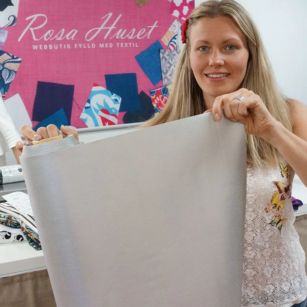 Enfärgade Fuskskinn<Nordisk Textil Karia silver fuskskinn