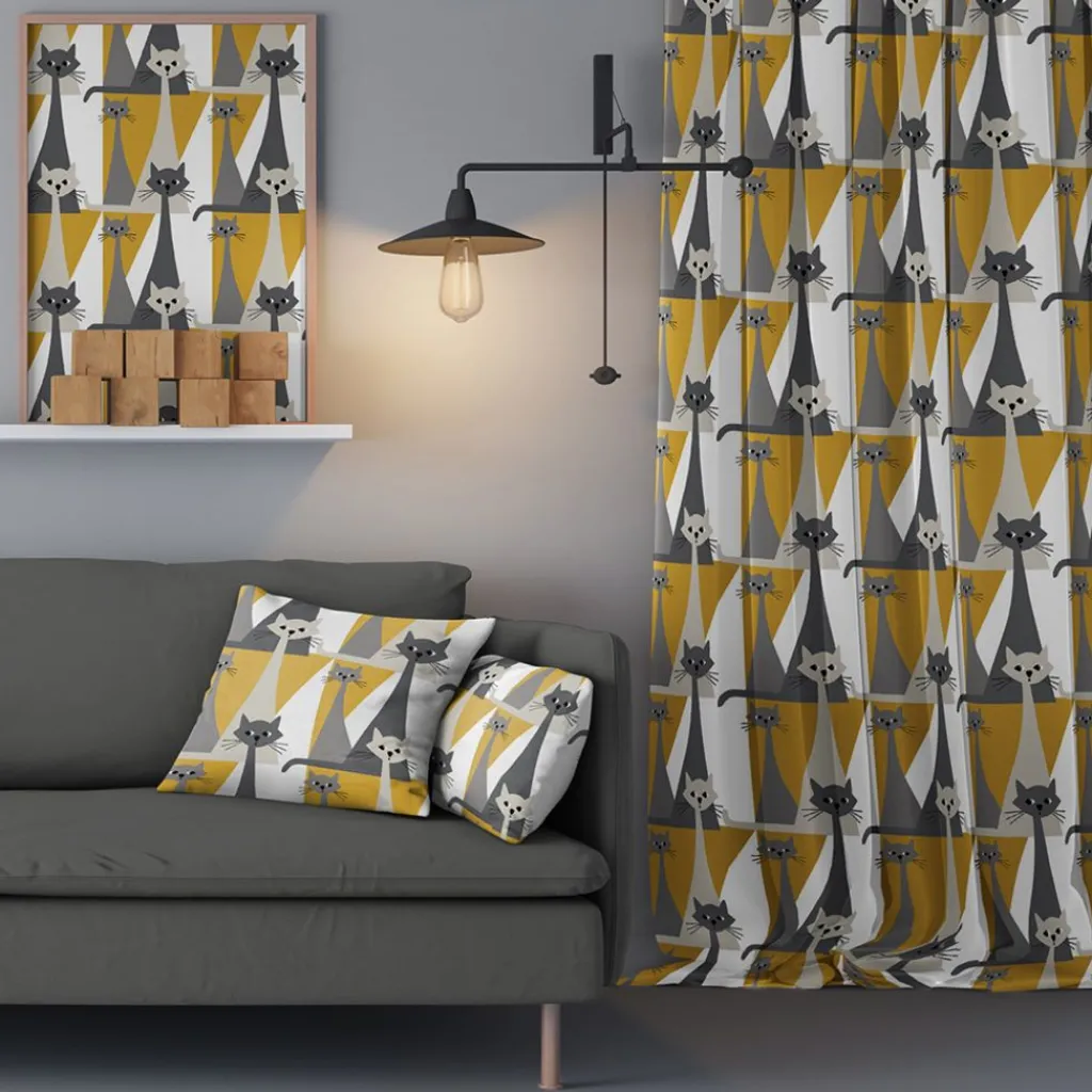 Gardintyger Mönstrade|Arvidssons Textil<Arvidssons textil Kitty gul tyg med retro katter