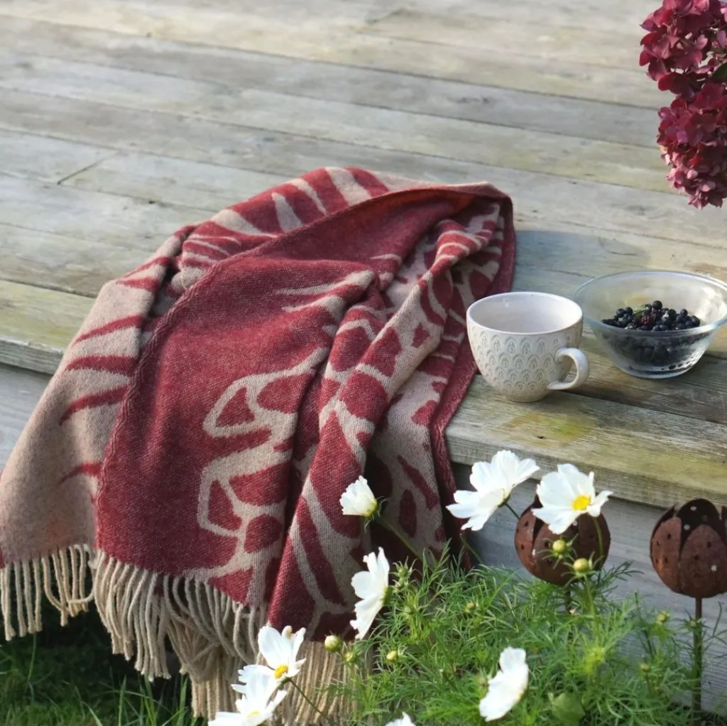 Ullplädar<Almedahls Kotteri vinröd-beige ullpläd -