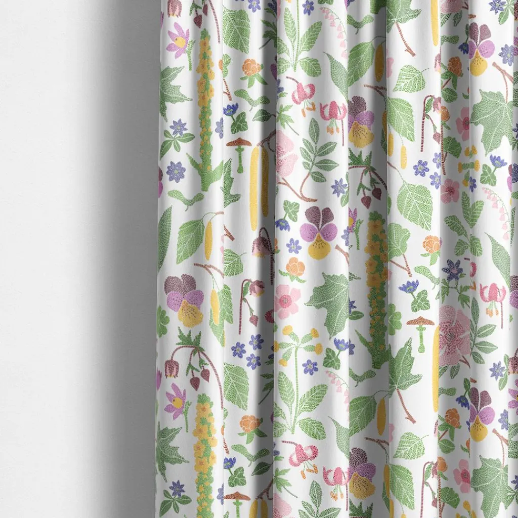 Gardintyger Mönstrade|Arvidssons Textil<Arvidssons textil Kungsljus multi – blommigt tyg med nordisk flora