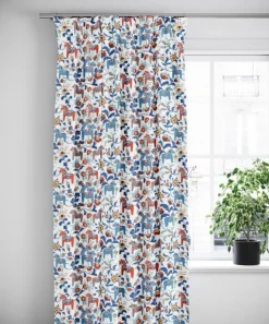 Gardiner Mönstrade<Arvidssons textil Leksand dalablå gardiner med traditionellt dalahästtryck