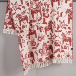 Ullplädar<Arvidssons textil Leksand röd ullpläd 130x170cm – dalahästar i 100% ull