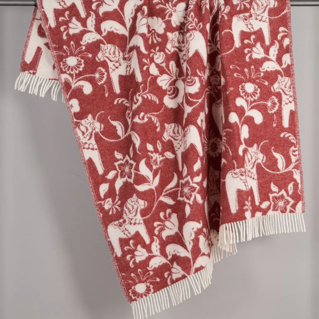 Ullplädar<Arvidssons textil Leksand röd ullpläd 130x170cm – dalahästar i 100% ull