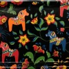 Brickor|Jul I Köket<Arvidssons textil Leksand svart bricka med traditionellt dalahästmönster