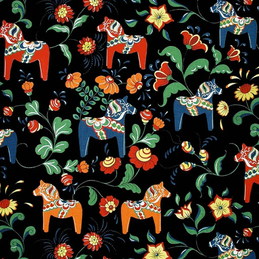 Gardintyger Mönstrade|Arvidssons Textil<Arvidssons textil Leksand svart tyg med traditionellt dalahästtryck