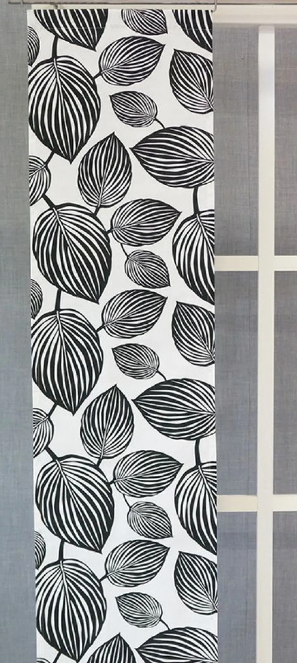 Panelgardiner<Arvidssons textil Lyckans blad vit-svart panelgardiner