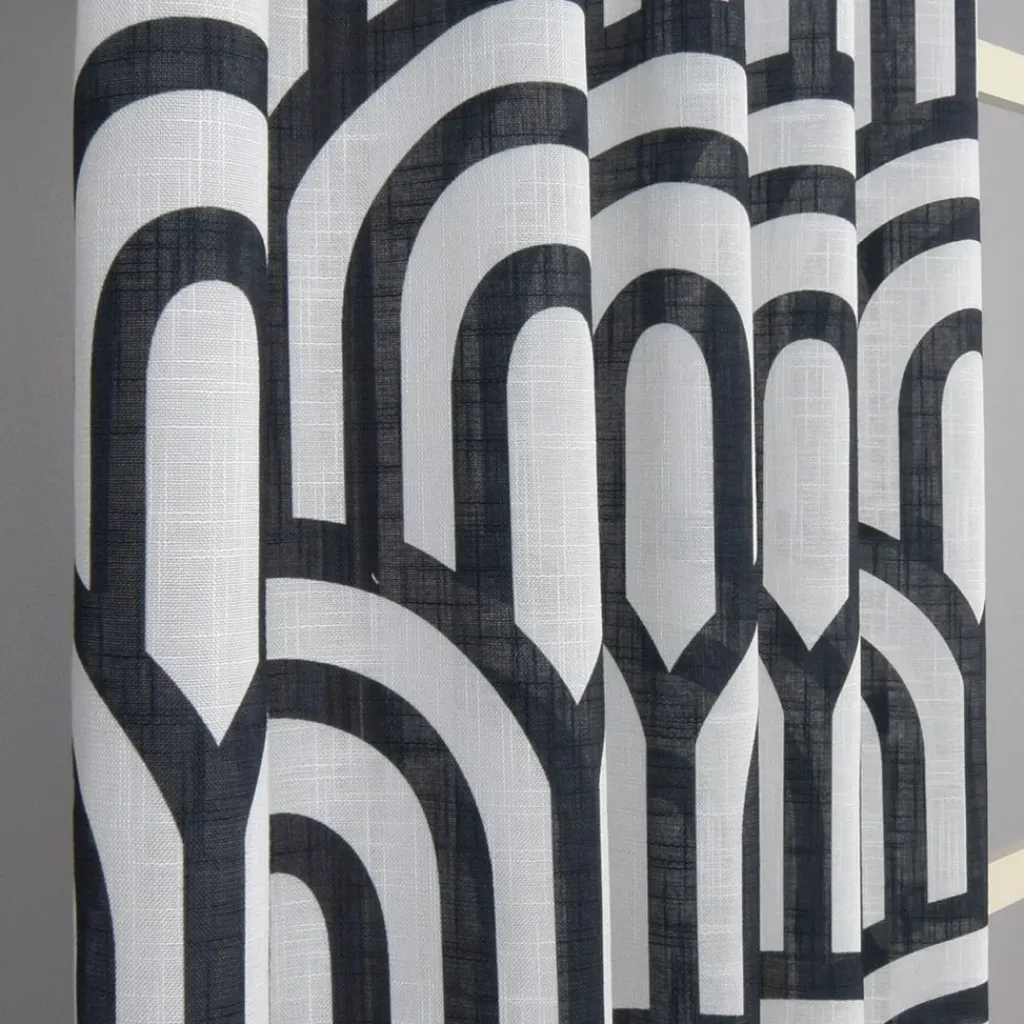 Gardiner Mönstrade<Nordisk Textil Metro gardiner – Grafisk svartvit gardin med modern design