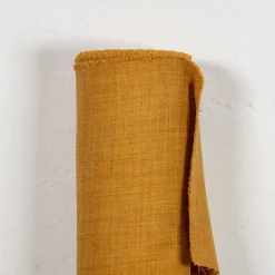 Gardintyger Enfärgade<Nordisk Textil Milo ockra gardintyg - Stilrent med fin struktur