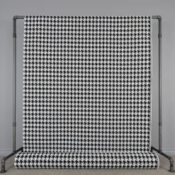 Rutiga Möbeltyger<Nordisk Textil Pied De Coq hundtand jacquardtyg i svart och vitt