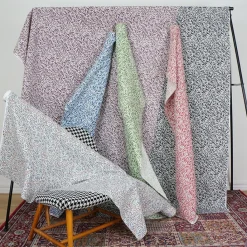 Arts & Crafts Tyger|Gardintyger Mönstrade<Jakobsdals Ramas blå tyg med kvistar och blad