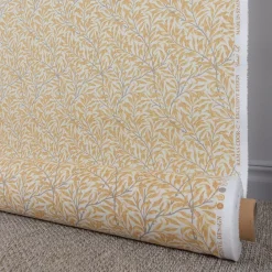 Arts & Crafts Tyger|Gardintyger Mönstrade<Jakobsdals Ramas gul tyg med kvistar och blad