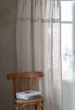 Spetsgardiner|Gardiner Enfärgade<Fondaco Sanna beige knytbandsgardiner med dekorativt spetsband