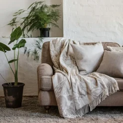Ullplädar<Almedahls Skogen beige ullpläd -