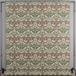 Arts & Crafts Tyger|Gardintyger Mönstrade<Nordisk Textil Strawberry bird grön-blå tyg