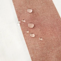 Bordsduk|Textilvaxduk< Striato rost randig textilvaxduk – praktisk bordsduk